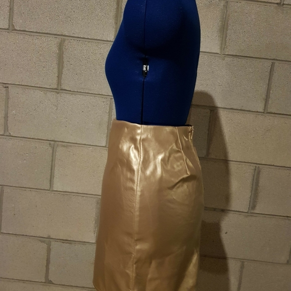 Gold skirt - Picture 5 of 5